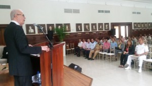 El magistrado Víctor Gómez Bergés, juez del TC expone en el seminario del Bicentenario de Ramón Matías Mella en la Gobernación de Santiago.