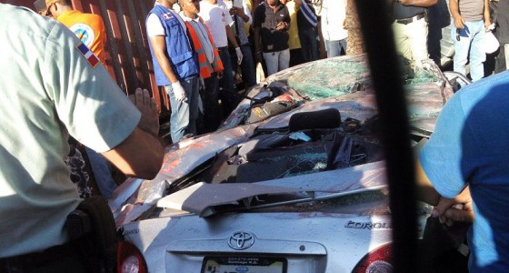 Muere-mujer-aplastada-en-su-carro-por-furgón-en-avenida-de-Santiago