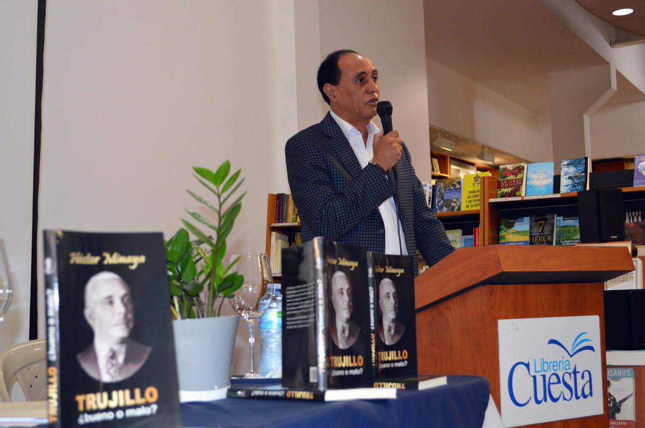 El periodista y escritor Héctor Minaya ofrece detalles sobre su obra “Trujillo, ¿bueno o malo?, puesta en circulación en Santiago.