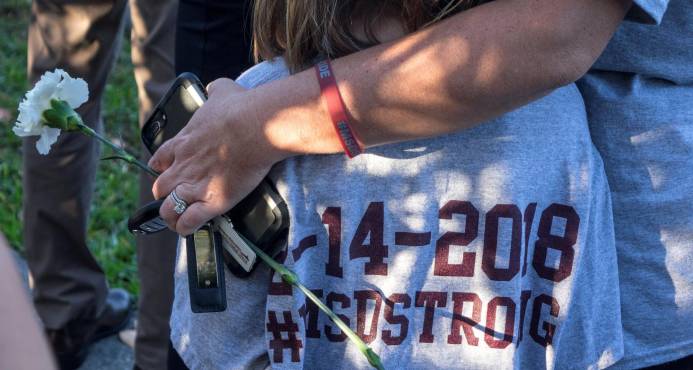 Senado de Florida aprueba restricción de venta de armas