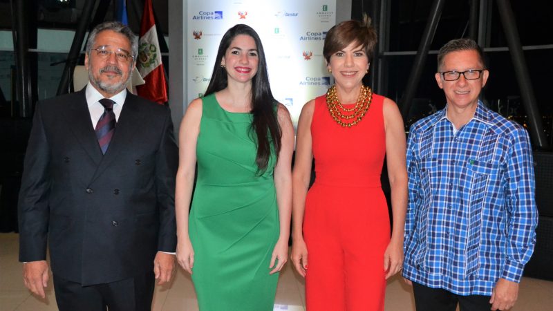 Augusto Freyre Layzequilla, Virginia Gómez, Theresa Sullivan y Leonardo Ramírez