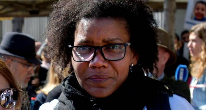 Denuncian racismo en España por quemar un muñeco de dominicana Ana Julia