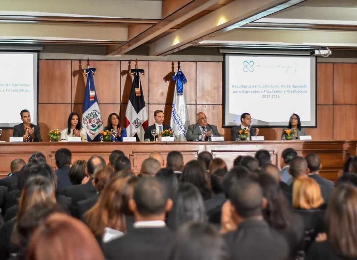 Procuraduría presenta 267 ganadores del concurso público para aspirantes a fiscalizadores.