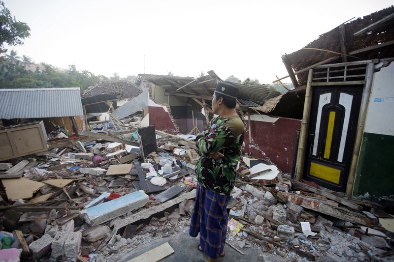 Muertos por sismo en Lombok superan los 300