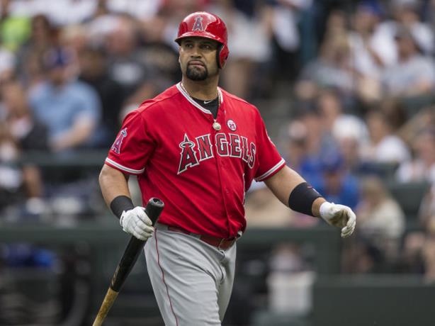 Albert Pujols perdería el resto del año tras cirugía en la rodilla izquierda