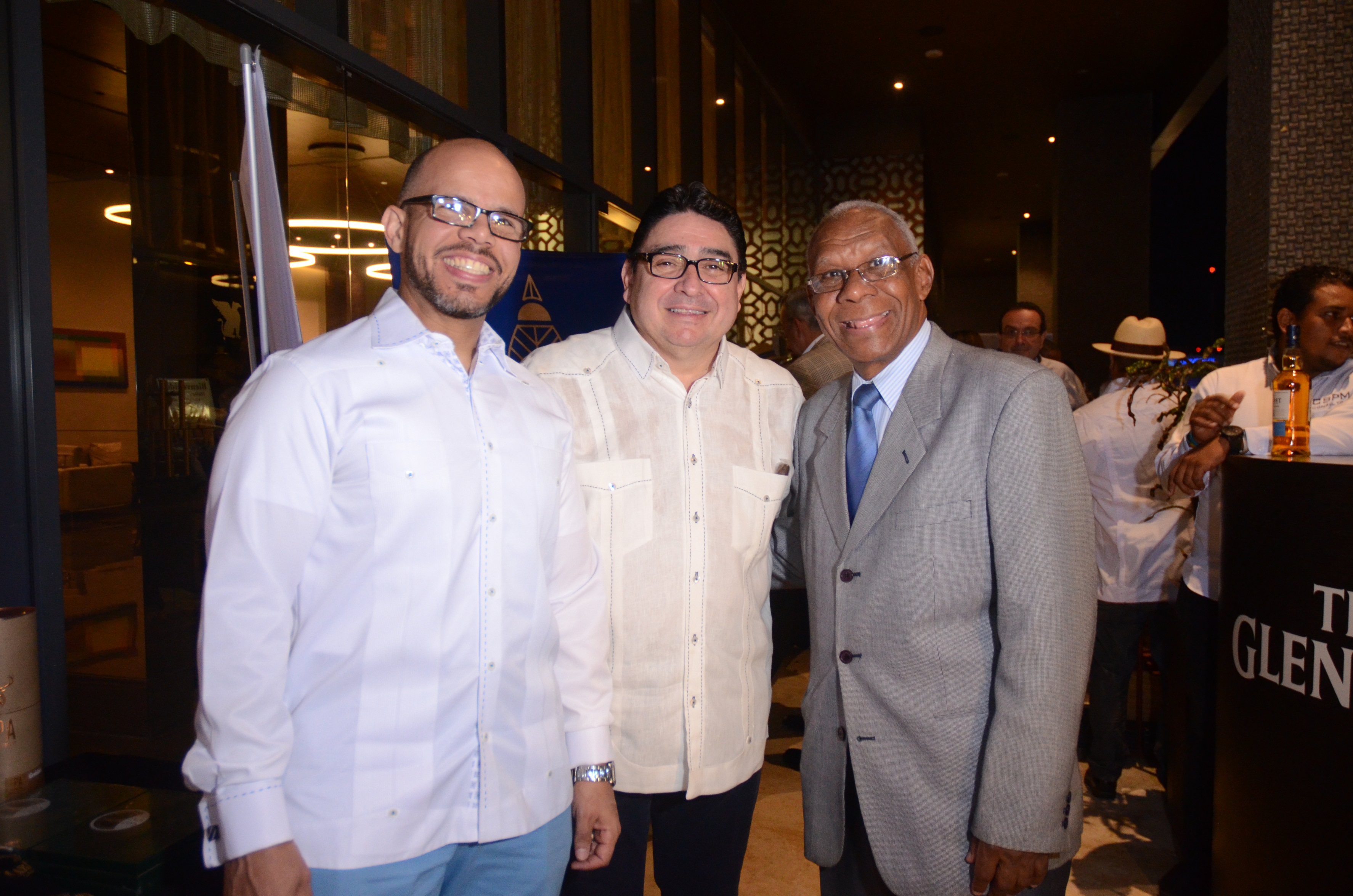 Caribbean Traveling Network realiza Cigar Tobacco Night