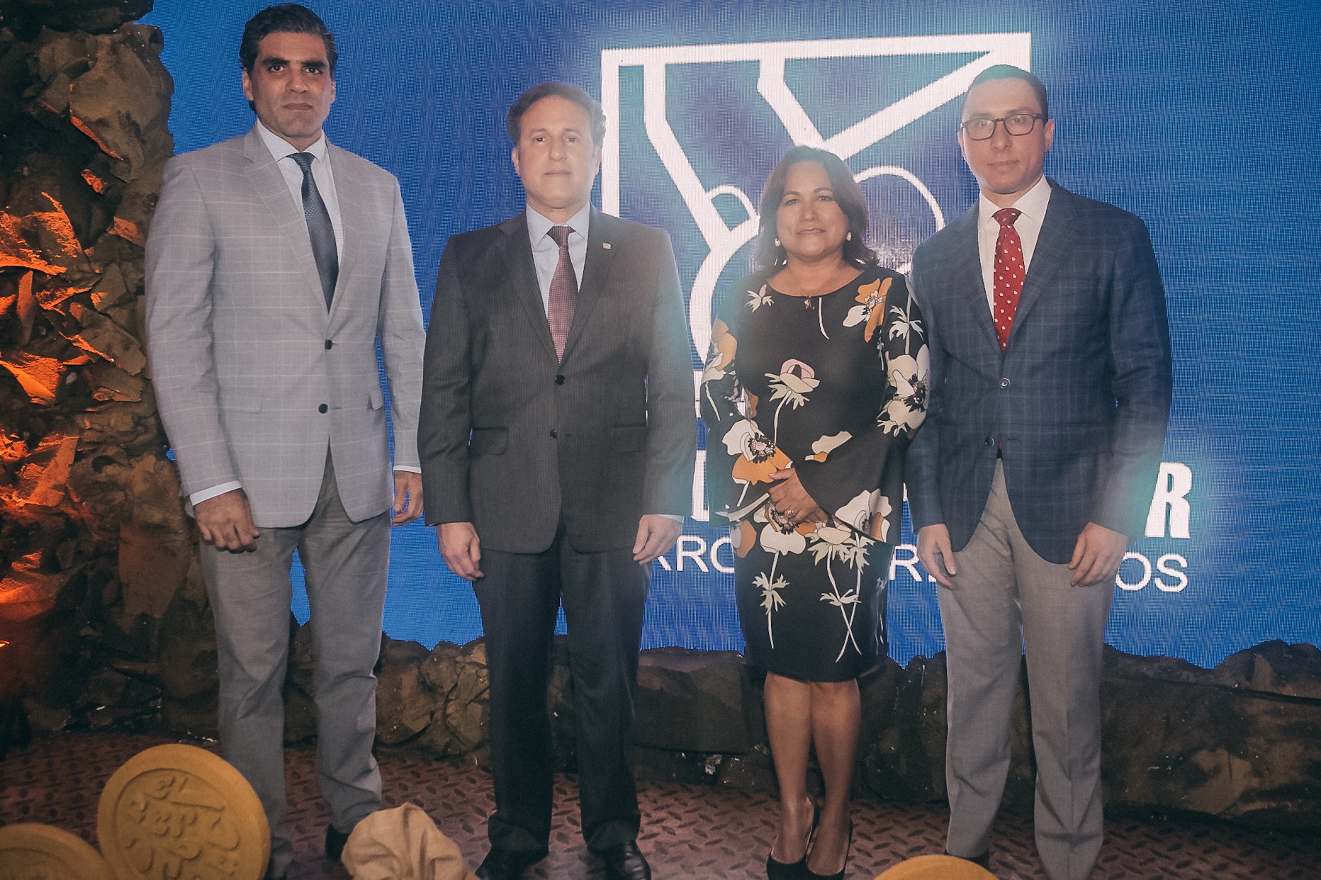 APAP celebra el cumpleaños número 50 de su “Cero de Oro”