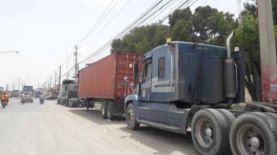 Fenatrado inicia paro del transporte de carga por seis horas