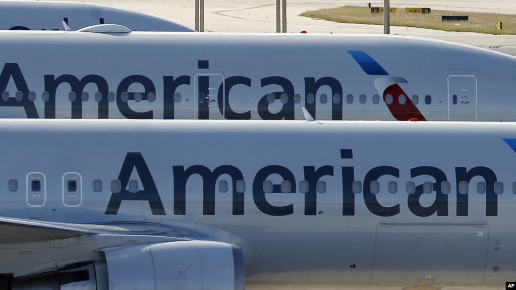 American Airlines ajusta tarifas equipaje deportivo y de música