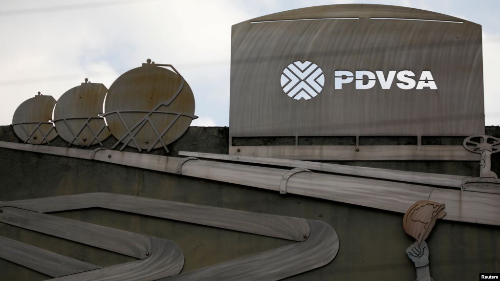 Investiga a exembajador en Venezuela por lavado de dinero
