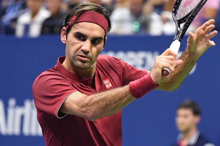 Federer avanza a semifinales de Abierto de Halle