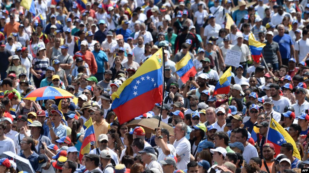 Guaidó llama venezolanos a salir a las calles el 23 de julio
