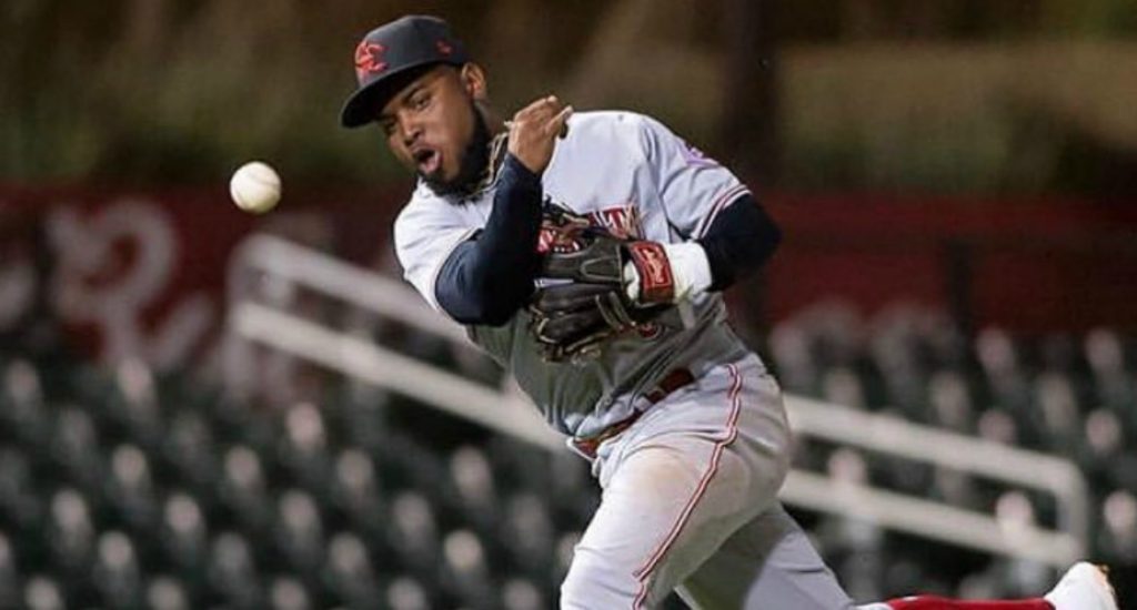 Estrellas contratan al torpedero cubano Alfredo Rodríguez