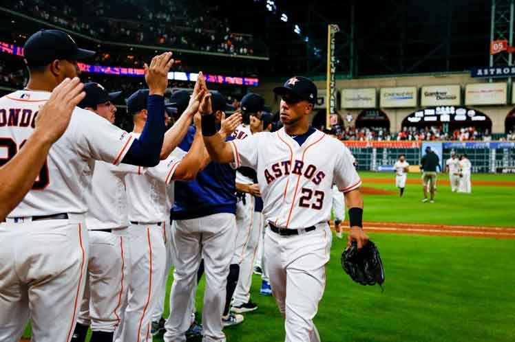 Astros llega primero a 100 triunfos en béisbol estadounidense