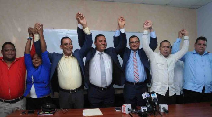 ¡Pánico en el sector de Abinader! Otro grupo lo abandona y apoya a Hipólito