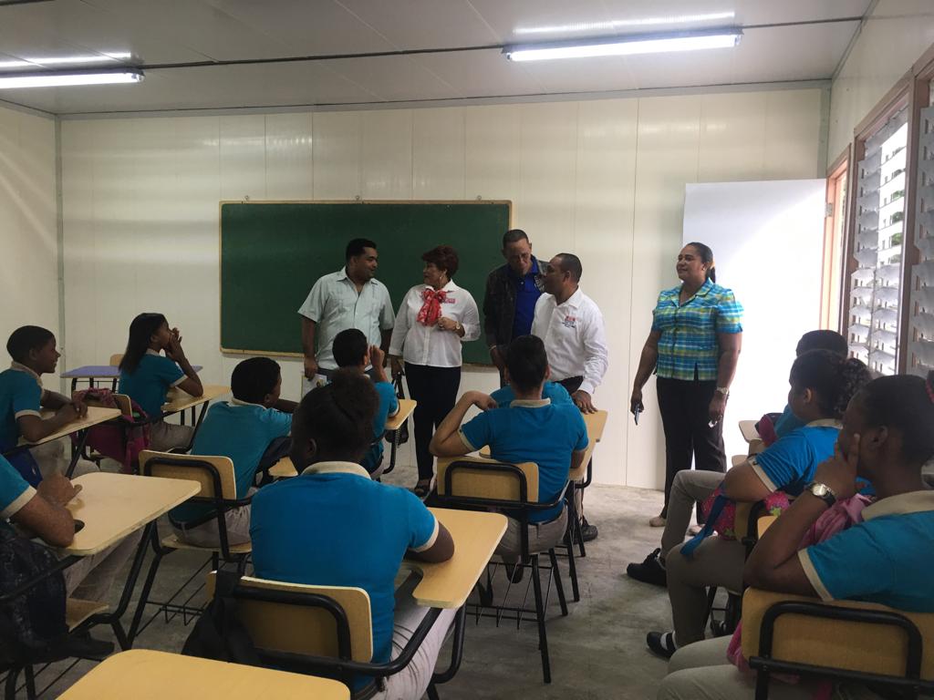 Ministerio de Educación da respuesta a déficit de aulas en Barahona