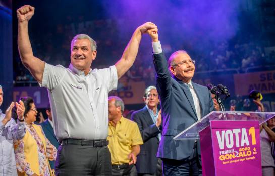 Danilo levanta las manos a Gonzalo y reta de nuevo a Leonel Fernández