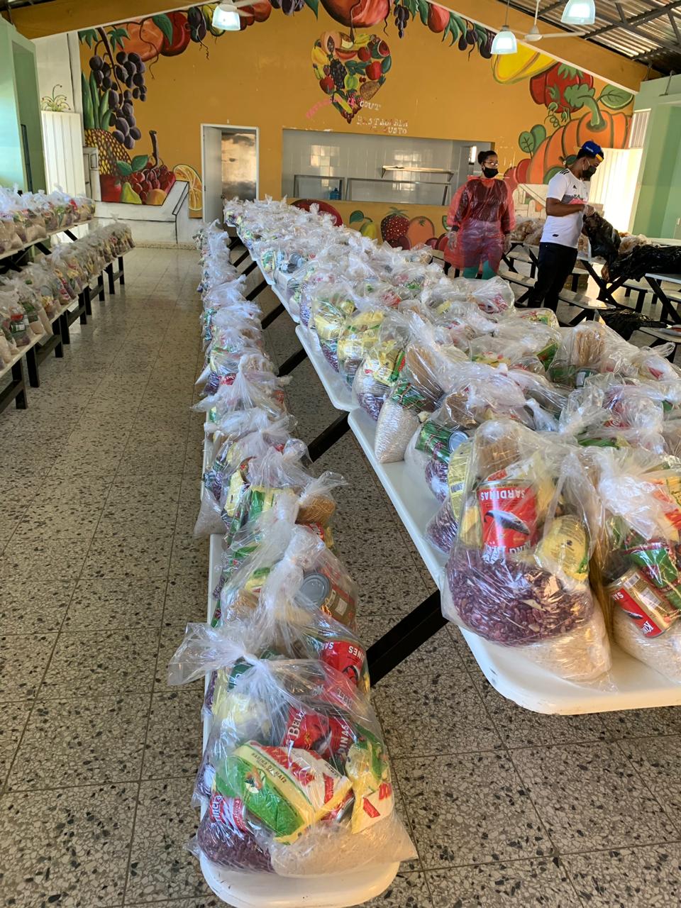 Ministerio de Educación continua entrega de alimentos a estudiantes del sistema público; distribución aumenta a dos kits para 14 días en casa