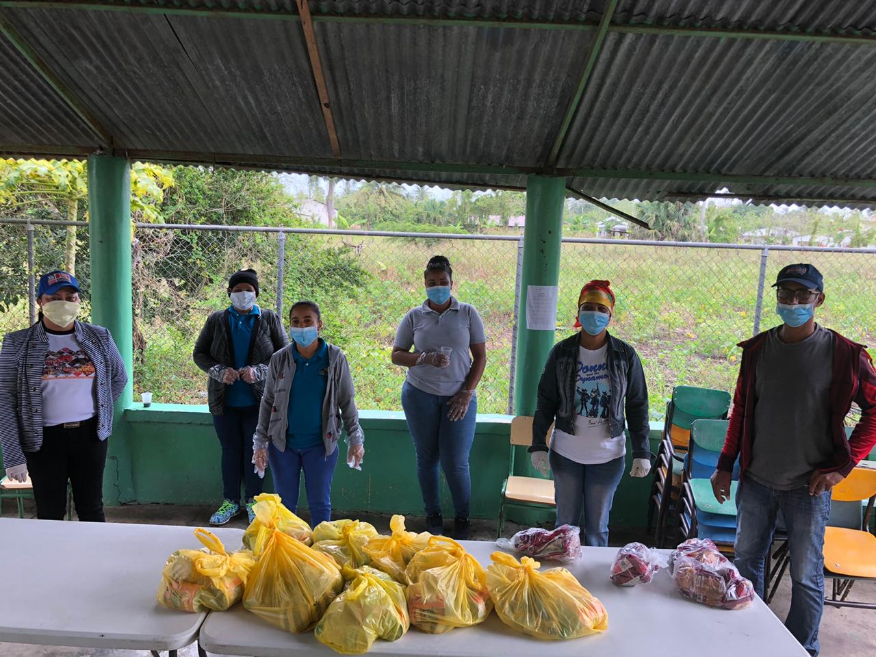 Ministerio de Educación garantiza pago oportuno a suplidores escolares para continuar entrega de kits alimenticios a estudiantes