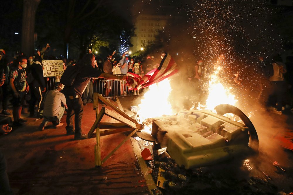La violencia y la pandemia golpean a Estados Unidos