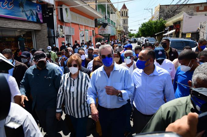 Abinader desarma el modelo de Danilo; Se atribuye logros en salud y economía