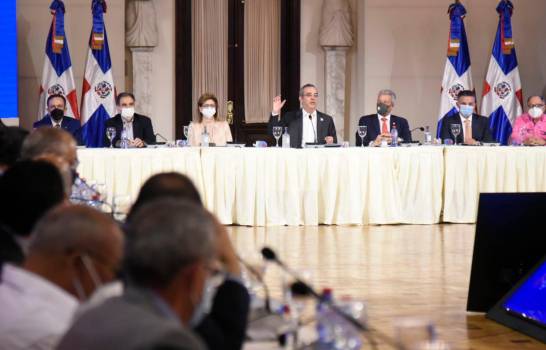 Abinader dice que la reforma fiscal no es posible ahora
