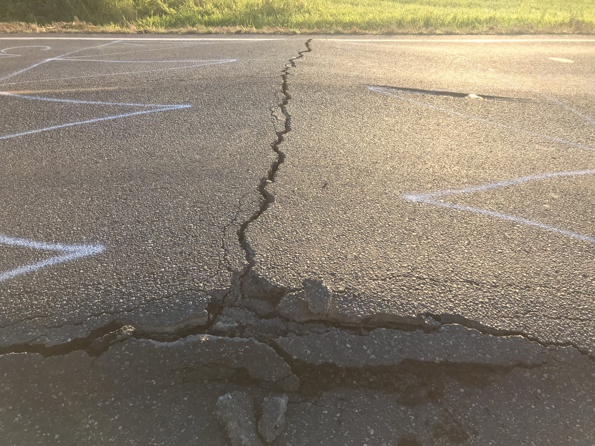 La ola de calor funde el revestimento de cables y deforma carreteras en el oeste de EE.UU. y Canadá