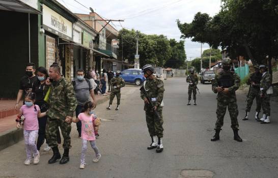 Explosión dentro de base militar de Colombia deja 36 heridos