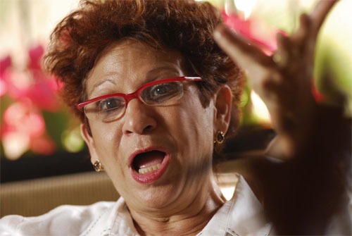 Bajan de un avión a Consuelo Despradel