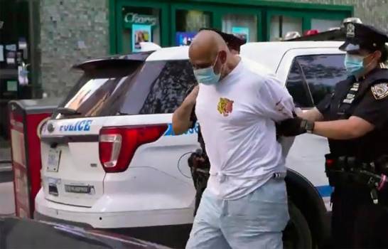 Dominicano golpea a su esposa con palanca de hierro en parada de autobuses del Alto Manhattan