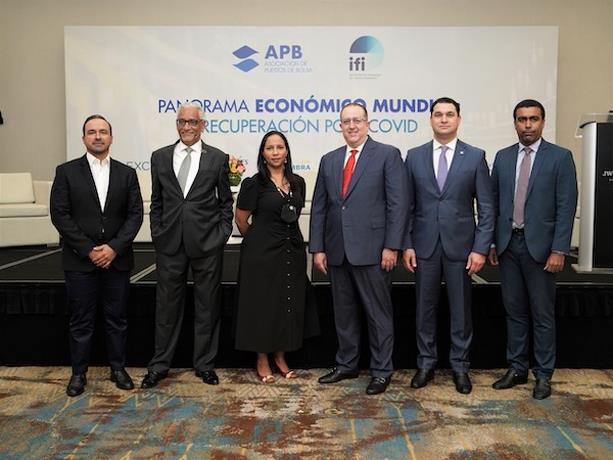 Expertos analizan panorama económico mundial y recuperación post Covid-19