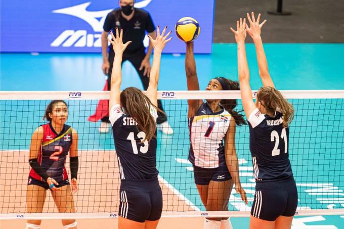 Polonia vence 3-0 criollas que irán por puestos del 5 al 8