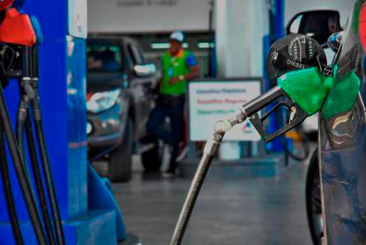 El precio de las gasolinas y del gasoil subirá entre dos y cuatro pesos