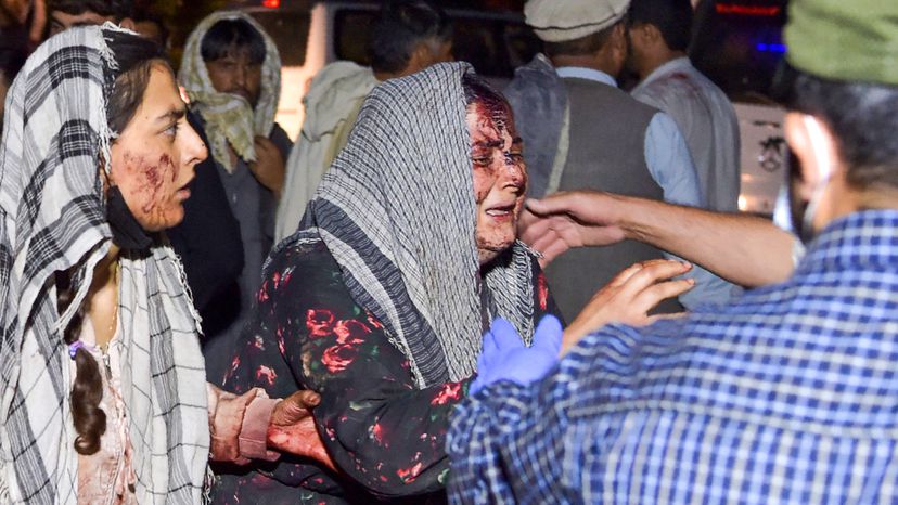 Un doble atentado del ISIS provoca una matanza en la evacuación de Kabul
