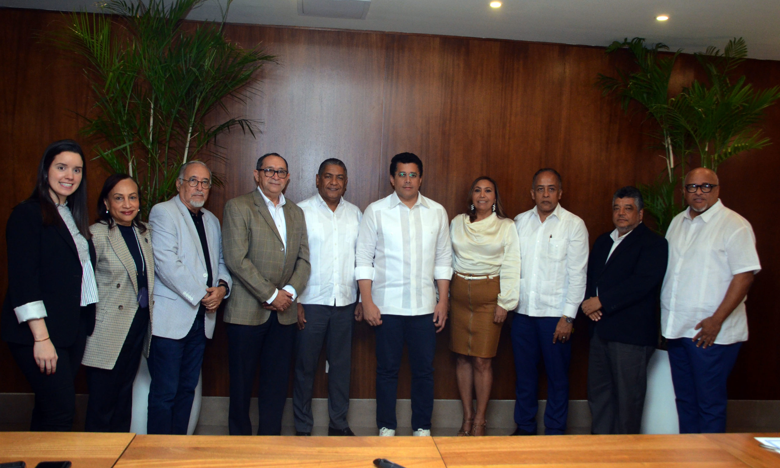 Ministro de Turismo anuncia 250 millones para promover el destino Santiago