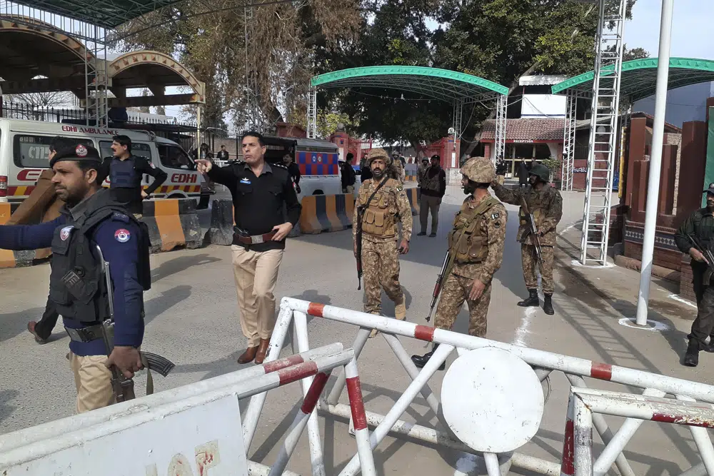 Pakistán: 74 muertos y 150 heridos en ataque a mezquita