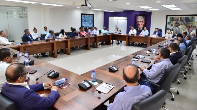 Abel Martínez designa enlaces y coordinadores provinciales de campaña