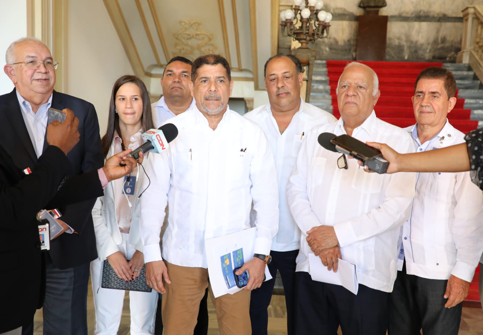 Gobierno y productores de huevos acuerdan aumentar su producción y garantizar suministros y precios estables al país
