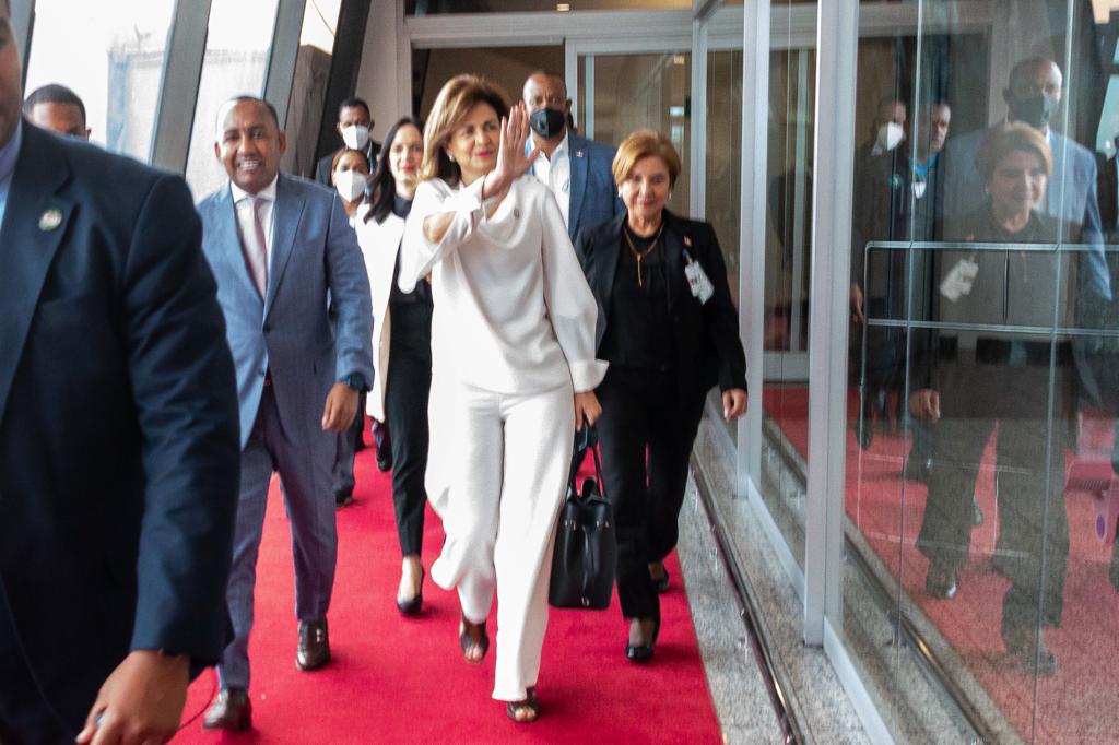 Vicepresidenta viajará este viernes a Suiza; participará en Foro Económico Mundial y FITUR 2023