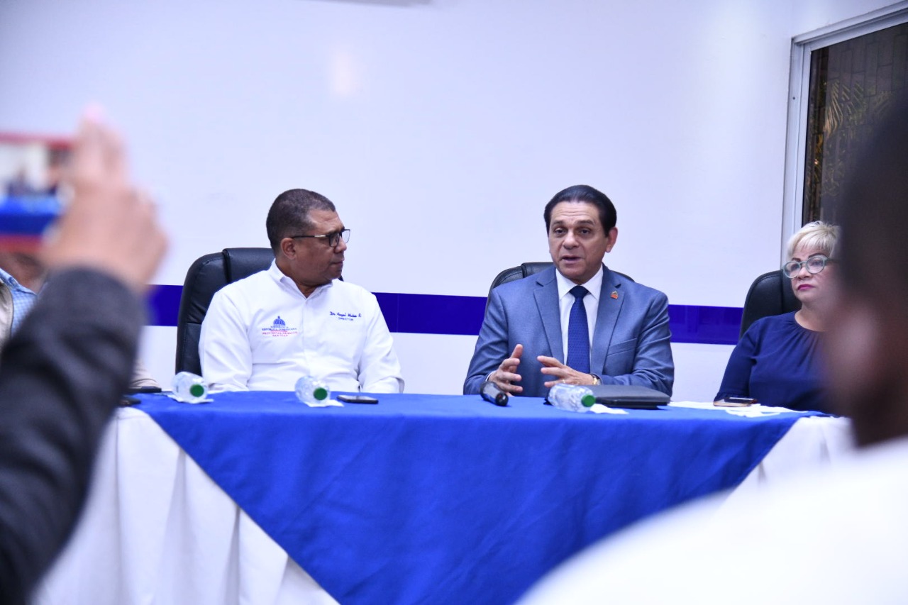 Ministro de Salud dispone reforzar plan estratégico contra malaria en San Juan de la Maguana