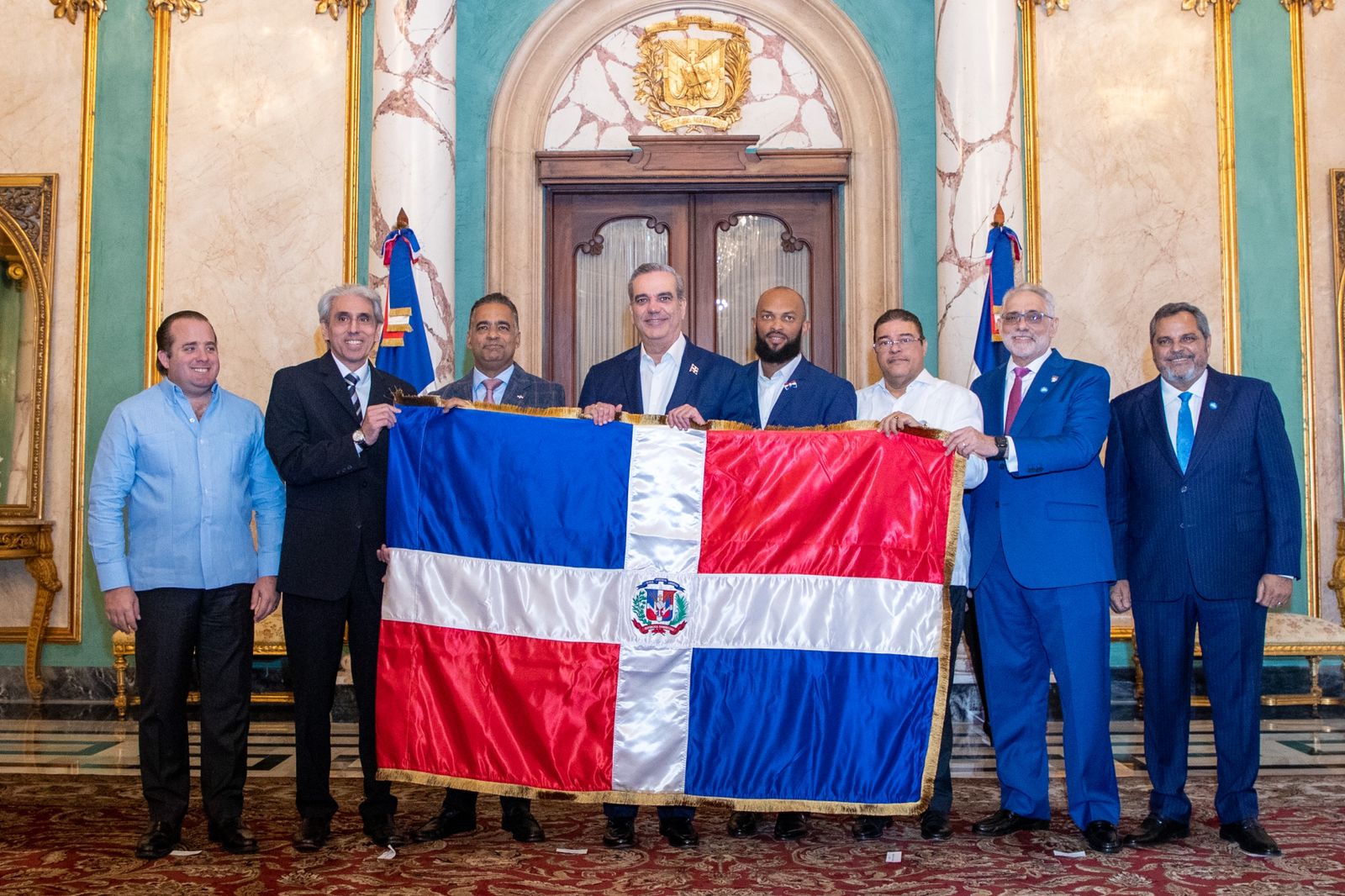 Presidente Abinader recibe a los campeones nacionales Tigres del Licey