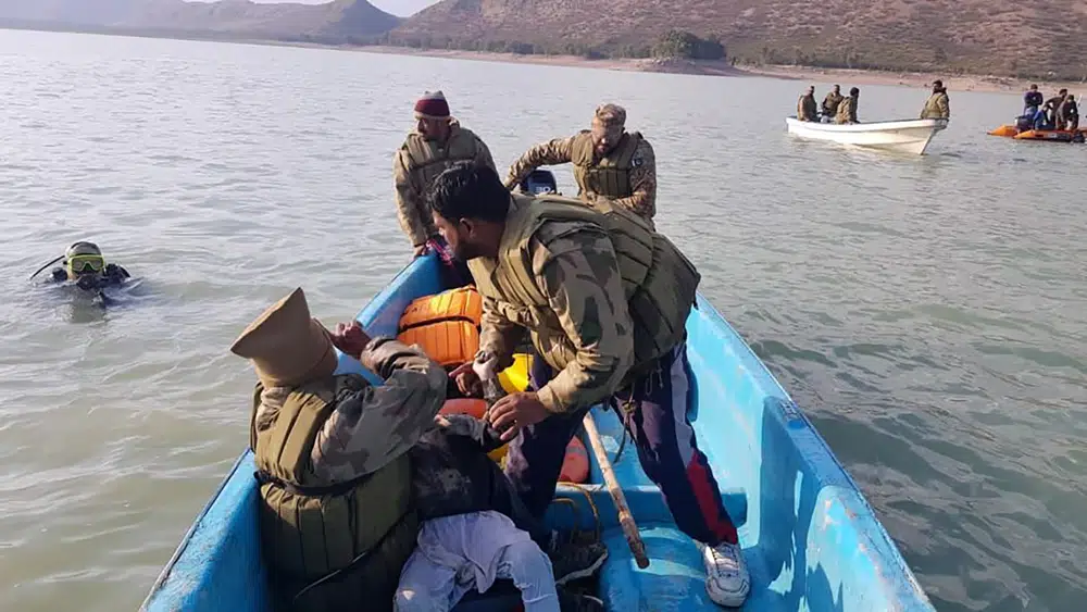 51 muertos, la mayoría niños, en naufragio en Pakistán