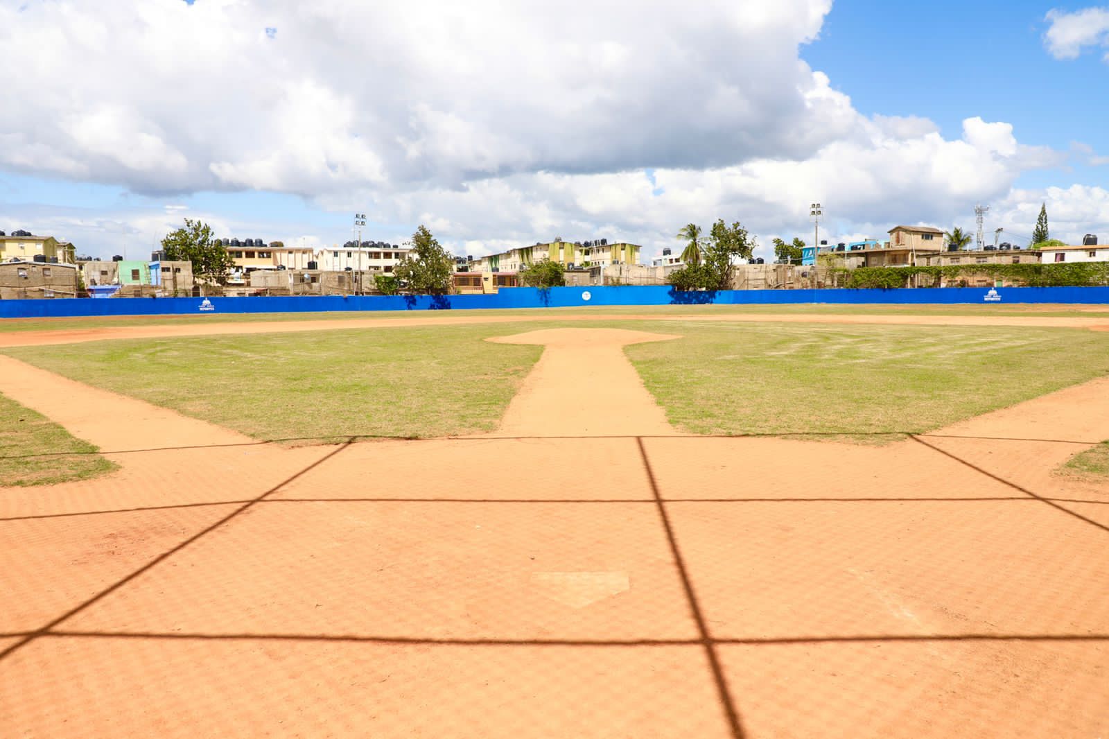 Presidente Abinader inaugura complejo deportivo en Mendoza SDE