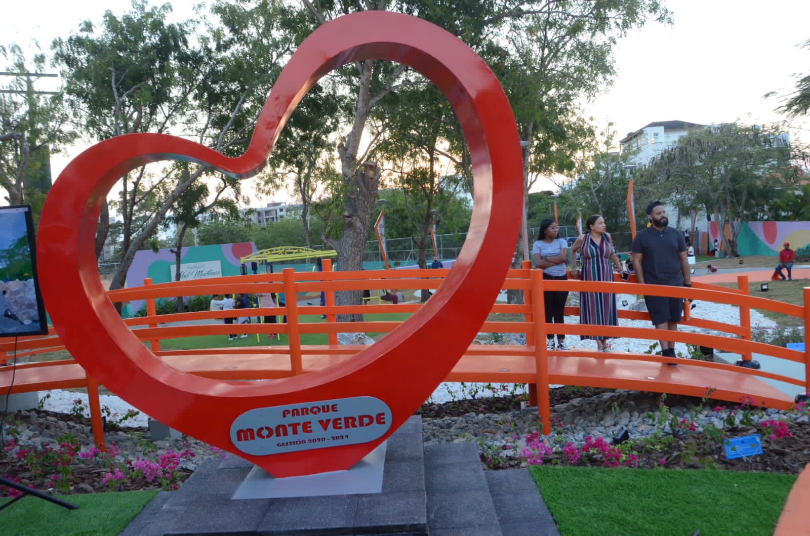 Alcalde Abel Martínez inauguró parque en Monte Verde