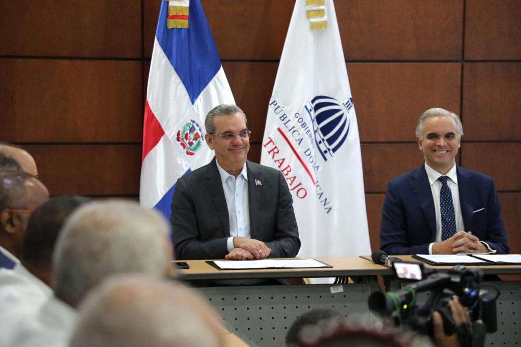 Gobierno anuncia aumento salarial de 19% al sector privado no sectorizado