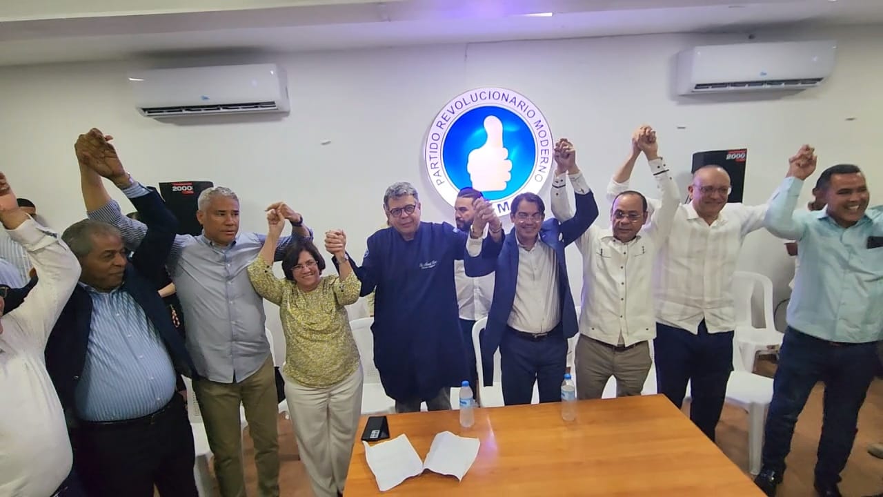 PRM presenta precandidatos municipales de Santiago