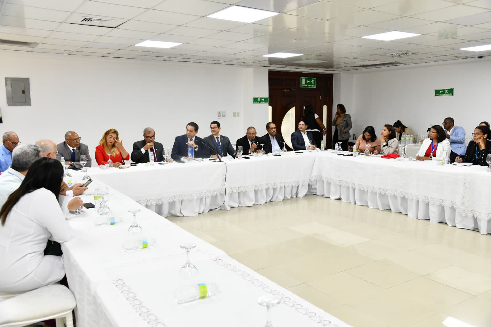 Pautan esquema de trabajo para ampliación del plan de medicamentos básicos y de la cartera de servicios cubiertos por ARS