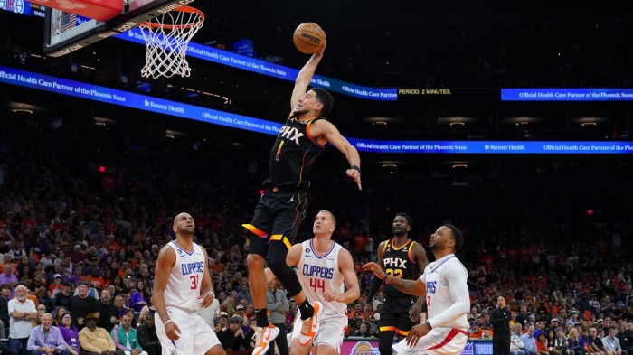 Booker guía a Suns a triunfo en primera ronda sobre Clippers