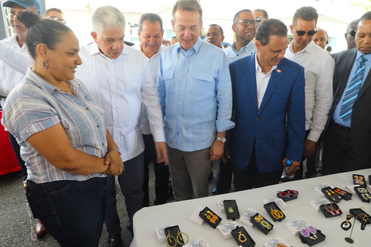 El gobierno impulsa a pequeños y medianos empresarios de Santiago con la entrega de 40 millones en préstamos
