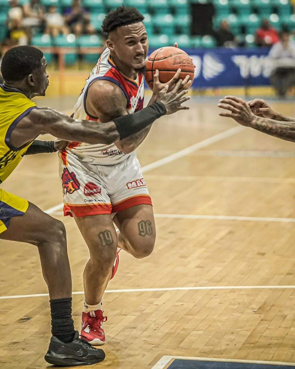 Reales descalifican a Metros en Súper Liga LNB